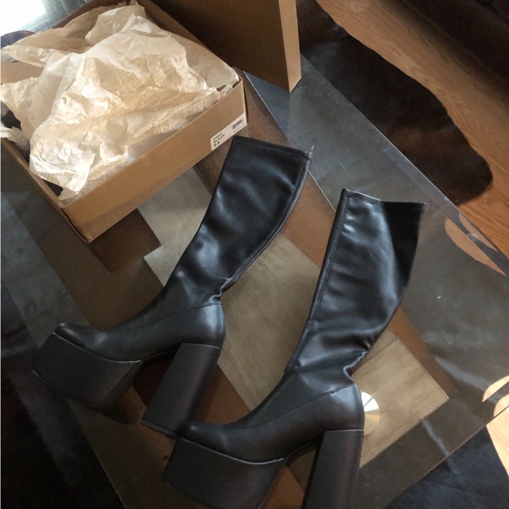 STEVE MADDEN Platform Boots